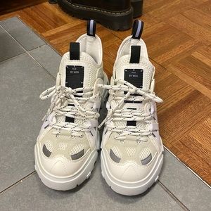 Alexander Mcqueen sneakers, US womens 6